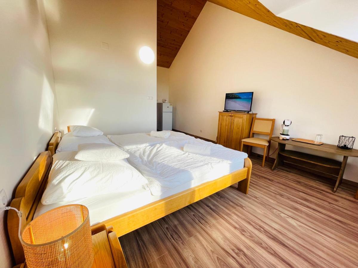 Fisher'S Deluxe Apartments 巴拉顿菲赖德 外观 照片